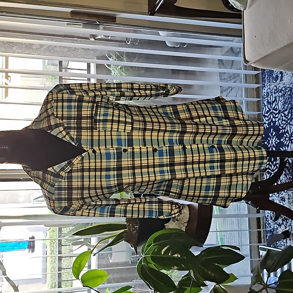 Ms. Bella D Plaid Button Down Blouse Size M